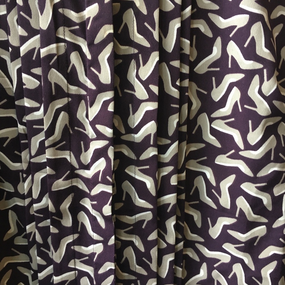 Banana Republic Blouse w/ High Heeled Shoe Pattern - Picture 3 of 6